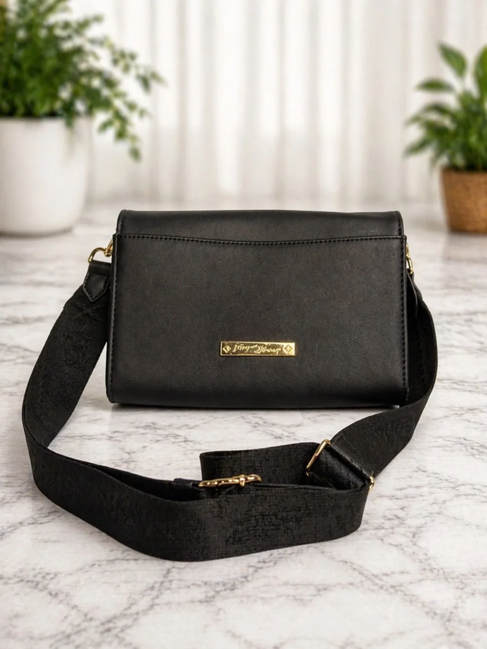 Betsey Johnson Eye Stud Crossbody Bag Black Gold Chain Strap Evil Eye Purse - Picture 4 of 4